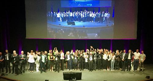 Il promotori di Trieste Capitale europea della scienza 2020 sul palco alla cerimonia di chiusura di Esof 2018.